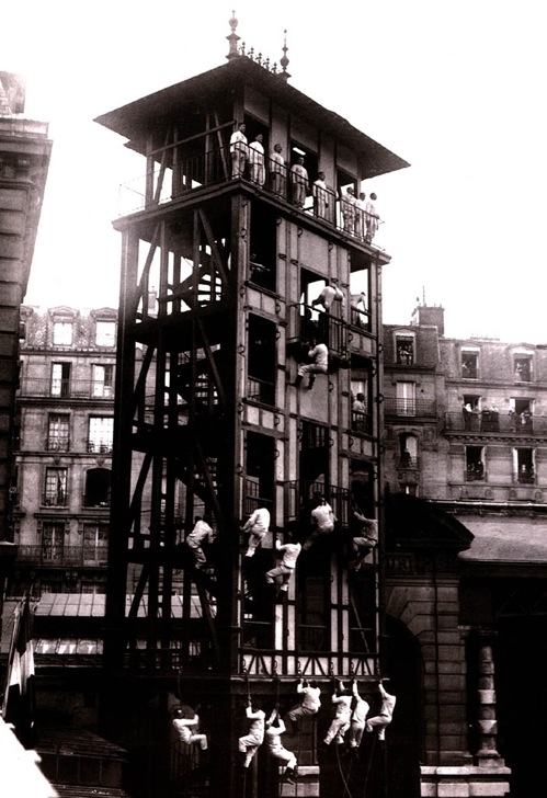 Training of the firefighters of Paris Training of the firefighters of Paris